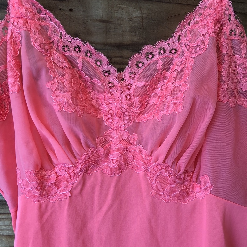 Vintage 60’s/70’s Pink Lace Nylon Slip - Picture 4 of 7